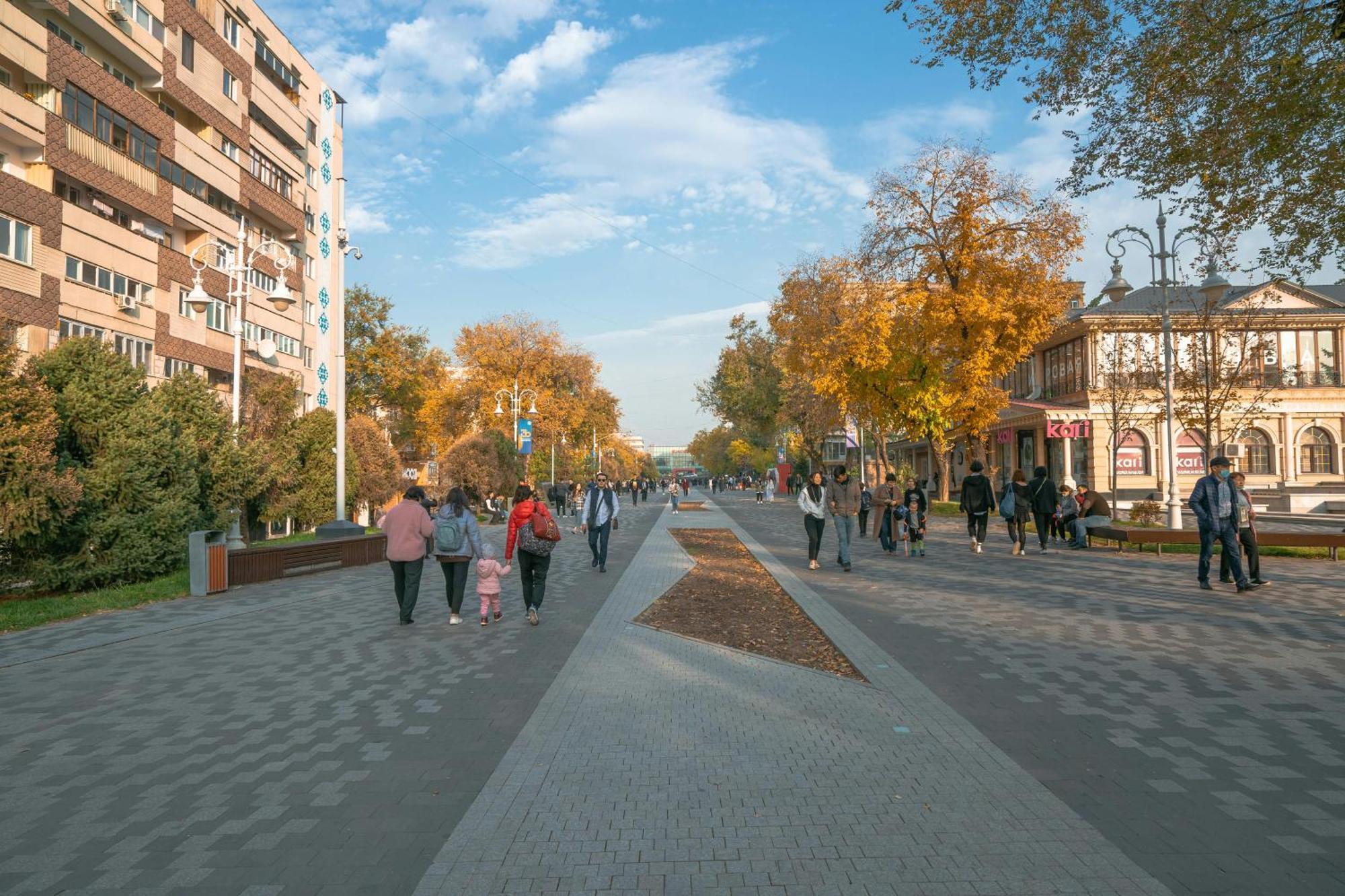 Apartment Nadezhda At Zheltoskan 77/79 Almaty Extérieur photo